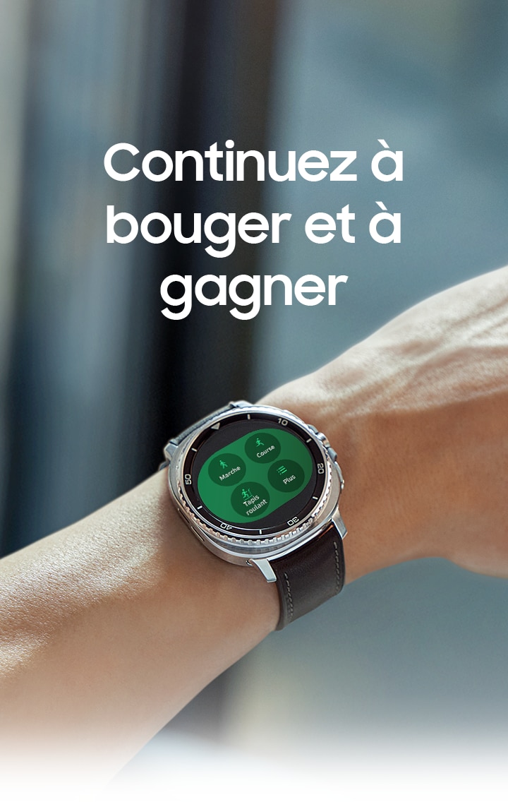 Une personne portant une montre Galaxy Watch8 Classic. La fonctionnalité de suivi de l’exercice est affichée à l’écran, affichant Marche, Course, Vélo et plus encore.